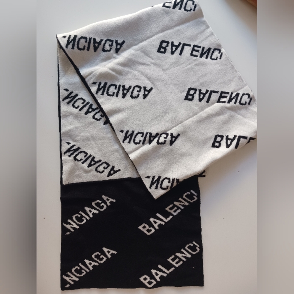 Balenciaga Reversible Winter Scarf 11.5" 67" - Picture 2 of 2
